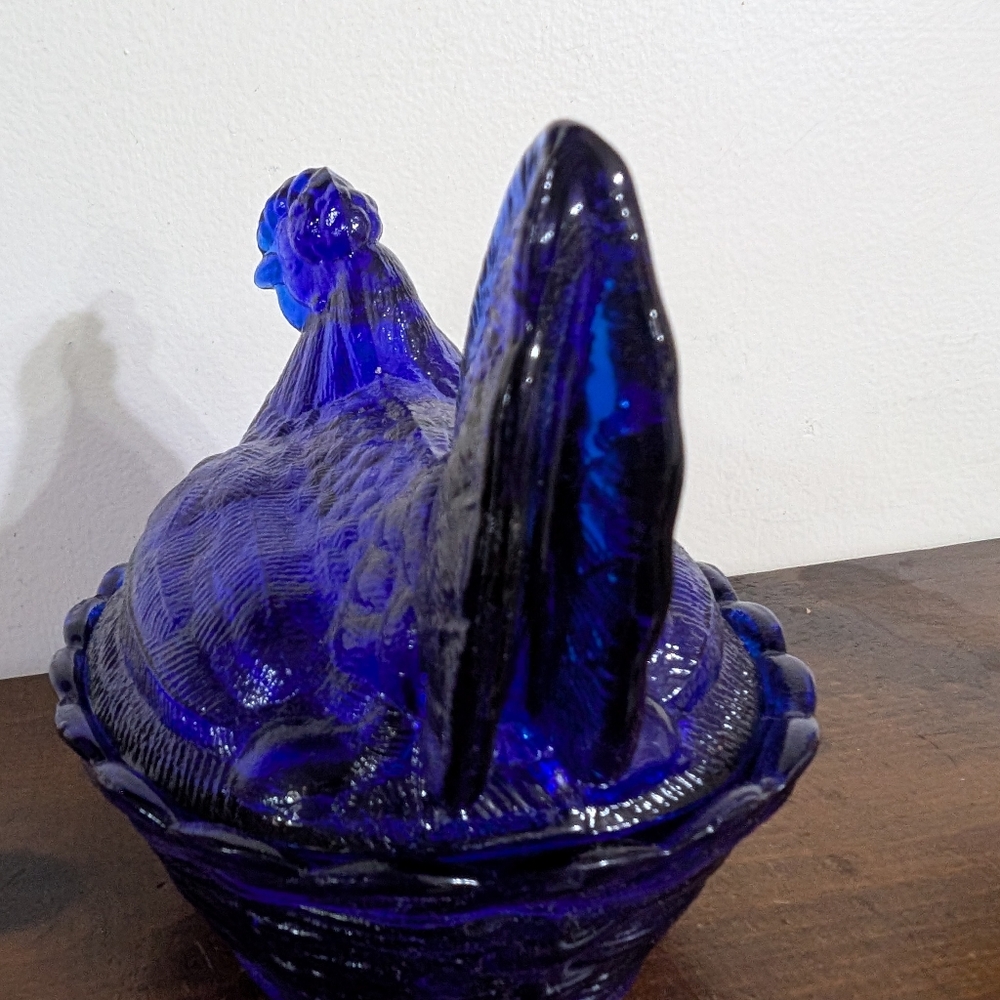 Vintage LG Wright Cobalt Blue Glass Hen on Nest - Split Tail HON MCM Farmhouse - Picture 2 of 13